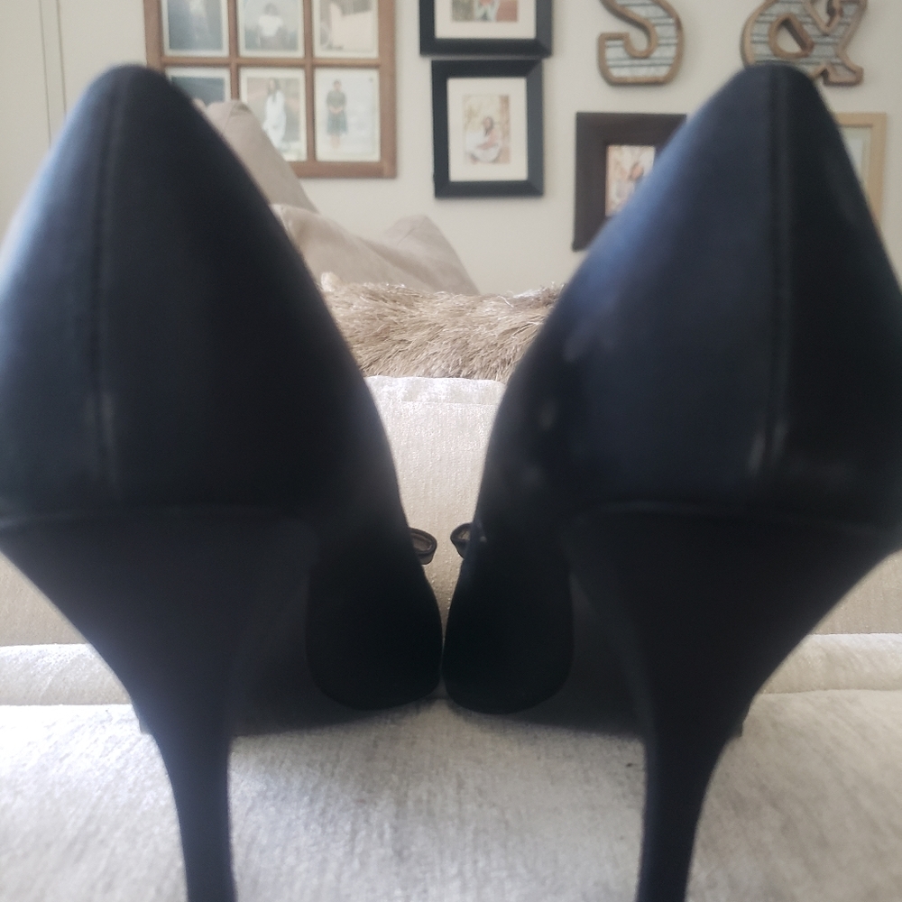 Beautiful Tuxedo Bow Style 4 inch Black Satin Nine West Pump - Picture 3 of 6